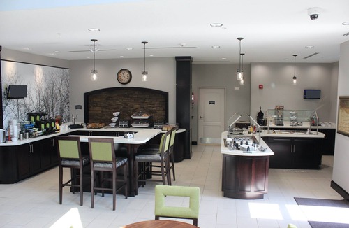 Miamisburg Apartment | 1 Bedroom | King Suite. Free Breakfast. Pool, Gym