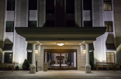 Miamisburg Apartment | 1 Bedroom | King Suite. Free Breakfast. Pool, Gym