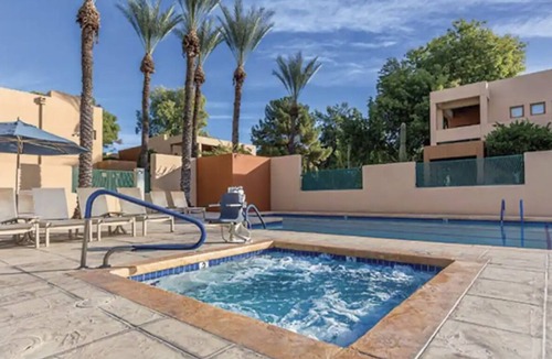 Paradise Valley Village Resort | 1 Bedroom Suite at Scottsdale Golf Resort