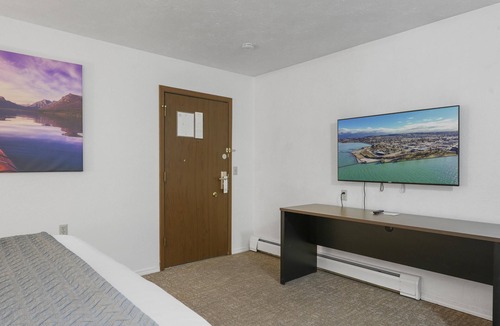 Polson Hotel | 1 King Bed, No Window (Interior Access)