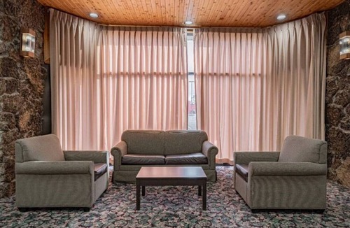 Chubbuck Apartment | 1 King Bed|Non-Smoking,Kitchen