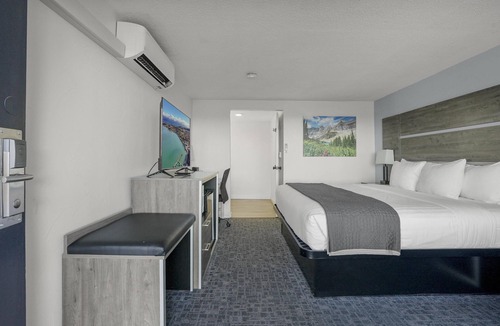 Polson Hotel | 1 King Bed, Partial Lake View