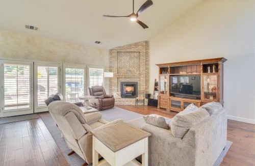 Merced House | 1 Mi to Applegate Park Zoo: Pet-Friendly Home
