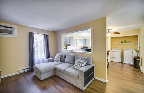 Bayview Apartment | < 1 Mi to Beach! Quaint Norfolk Duplex w/Yard