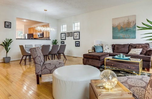 Cincinnati House | 1 Mi to Dtwn Cincinnati: Spacious Townhome w/Deck
