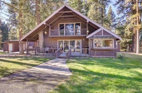 Libby House | 1 Mi to Dtwn Libby: Peaceful Home w/Creek Access!