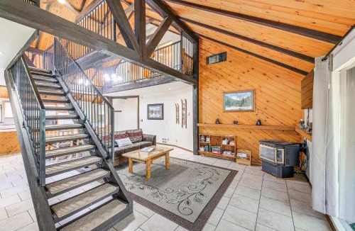 Libby House | 1 Mi to Dtwn Libby: Peaceful Home w/Creek Access!