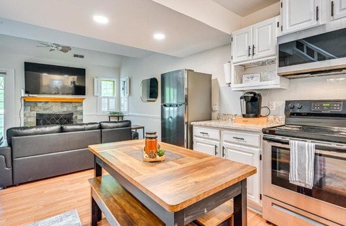 Norwich Apartment | 1 Mi to Mohegan Sun: Studio w/Pool Access