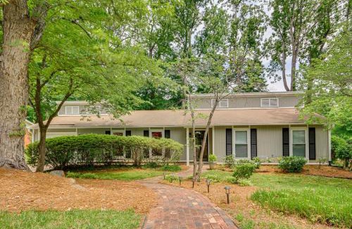 Greensboro House | 1 Mi to Science Center & Park! Pet-Friendly Haven
