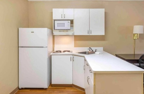 Raisin Apartment | 1 Queen Bed | Non-Smoking, Kitchen