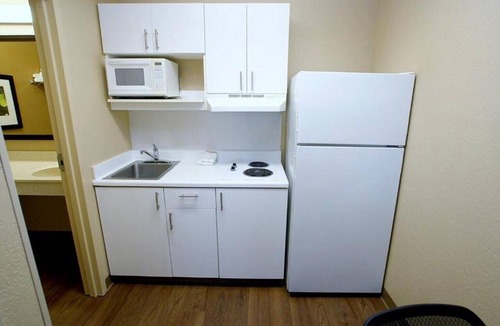Raisin Apartment | 1 Queen Bed | Non-Smoking, Kitchen