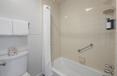 Polson Hotel | 1 Queen Bed, Partial Lake View