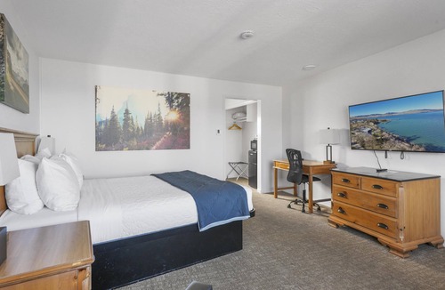 Polson Hotel | 1 Queen Bed, Partial Lake View