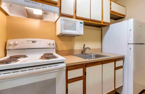 Indianapolis Apartment | 1 Queen Bed | Suite, Non-Smoking, Kitchen