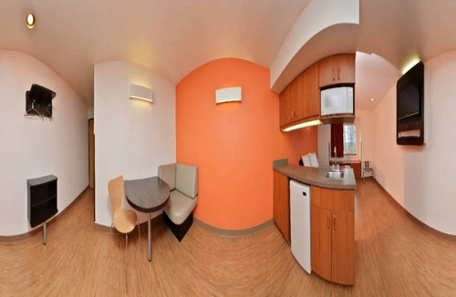 Meridian Apartment | 1 Queen|Mob Acc|Tub|Suite|Nsmk