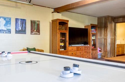 Oakhurst Villa | 10-acre Forest Villa, 20 miles from Yosemite South