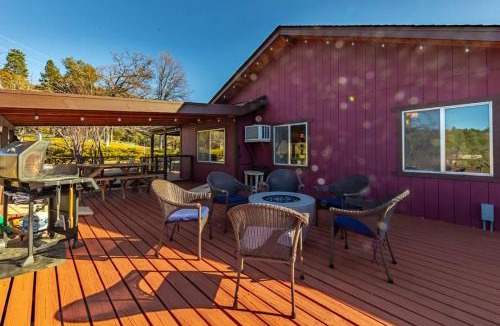 Oakhurst House | 10-acre Forest Villa, Single Floor, Hot tub, Patio