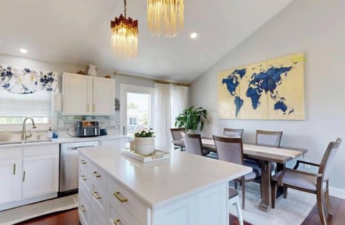 Cranston Apartment | 10 minutes from providence centrally located