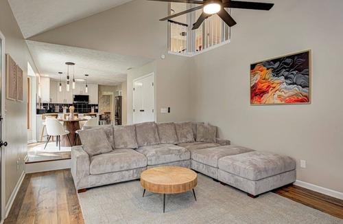 Oakland Hills at Geist House | 10%OFF Monthly stay|Mordernhome|King-Bed|Sleeps12