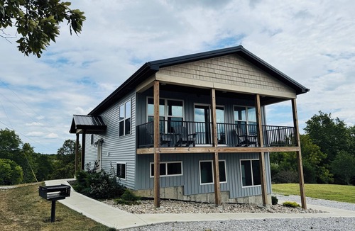 Williamstown House | 100 Acre Relaxing Retreat Near ARK- The Woodlands