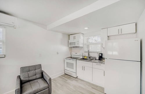 Tropic Apartment | 105 Cozy Studio - River Views & Prime Location