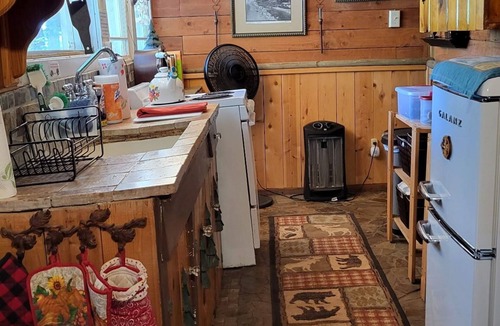 Pinehurst Cabin | 11 miles to Kings Canyon Natl Park with Wi-Fi