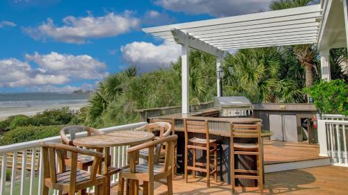Isle of Palms House | 114 Ocean Blvd by AvantStay