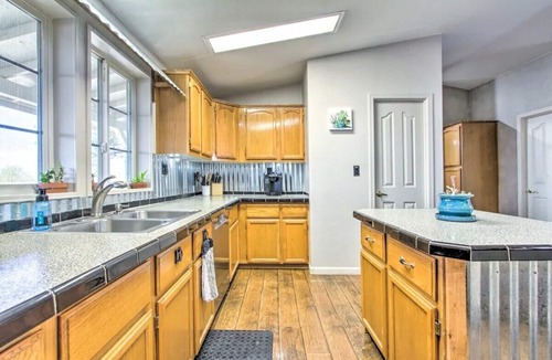 Tonopah House | 12+ Acre Family and Pet Friendly Horse Property w/Riding Trails and Pool!