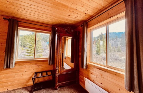 Island Park House | 12 miles to Yellowstone, game area, hot tub, 8 Bedroom-6 bathroom, sleeps 22.
