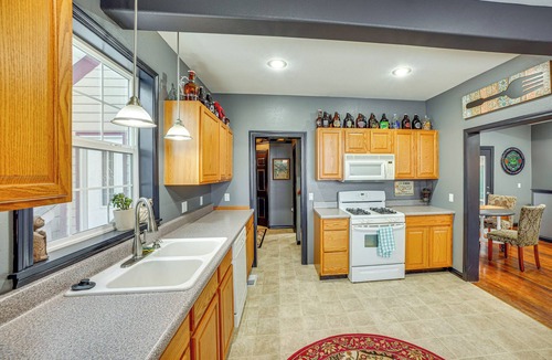 Wallace Cottage | 13 Mi to Skiing: Downtown Wallace Home w/Deck