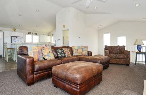 Whalehead Beach House | 1345 Sundancer 4 Min Walk to Beach