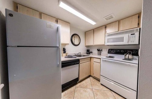 New Papago Parkway Apartment | 136 Fully Furnished Vacation Rental with Resort Amenities