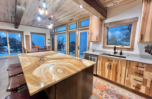 Teasdale Cabin | 14 acres on your own private plateau near Capitol Reef!