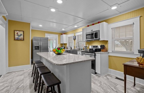 Newport House | 15 min to Beach | 3 Acre Country Living | Firepit