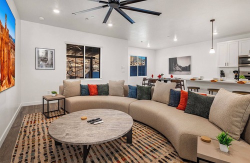 St. George House | 1622, Private Swim Spa, Hot tub, Pickleball Courts