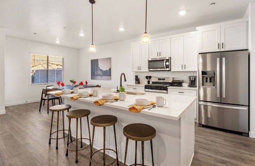 St. George House | 1622, Private Swim Spa, Hot tub, Pickleball Courts