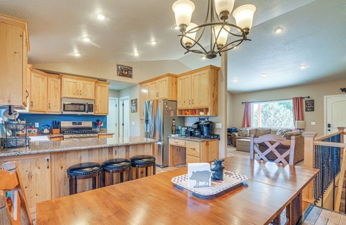 Panguitch House | 18 Mi to Mammoth Cave: Spacious Group Getaway