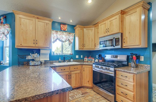 Panguitch House | 18 Mi to Mammoth Cave: Spacious Group Getaway