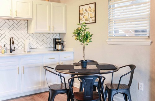 Cottage Line Apartment | 1866 EOV Dune Suite