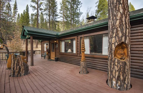 North Wawona Cabin | 189 m² Cabin ∙ 3 bedrooms ∙ 8 guests