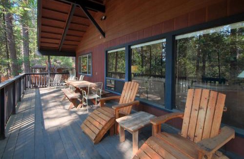 North Wawona Ski Chalet | 18B Hiltbrand Hangout