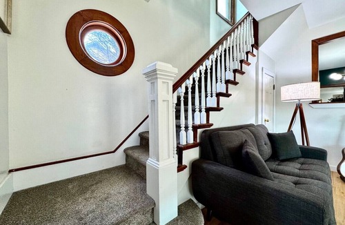Lewiston House | 1910 Victorian · River Views · Walk to LCSC · Sleeps 12