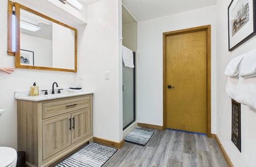 White Bird Apartment | 1bd ADU apartment with a/c and kitchen sleeps 4 Salmon River Hells Canyon