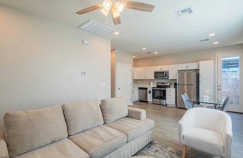 Glendale Apartment | 1BR/1BA w/King Bed – Prime Location