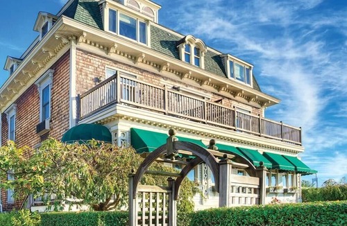 Jamestown Condo | 1br SU Overlooking Breathtaking Narragansett Bay!