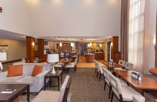 Bowling Green Apartment | 1BR Suite w/2 Doubles | Free Breakfast + Pool