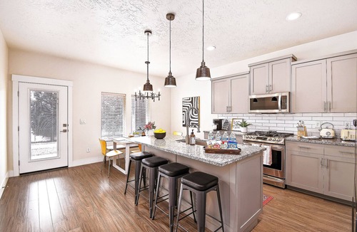 Meridian House | 2 Adjacent Modern Homes - Sleep 12–16 - Near Shops, Dining, Parks, Entertainment