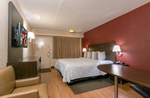 Columbus Hotel | 2 Affordable Rooms Near Iconic Attractions for Family Fun