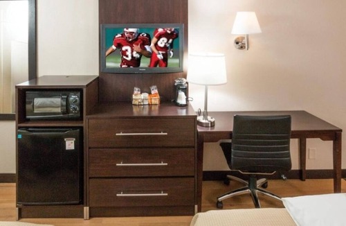 Columbus Hotel | 2 Affordable Rooms Near Iconic Attractions for Family Fun