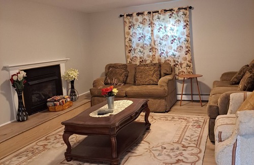 Neabsco House | 2-bdrm apt in charming Woodbridge w/AC, WiFi, 45 mins south of Washington, DC
